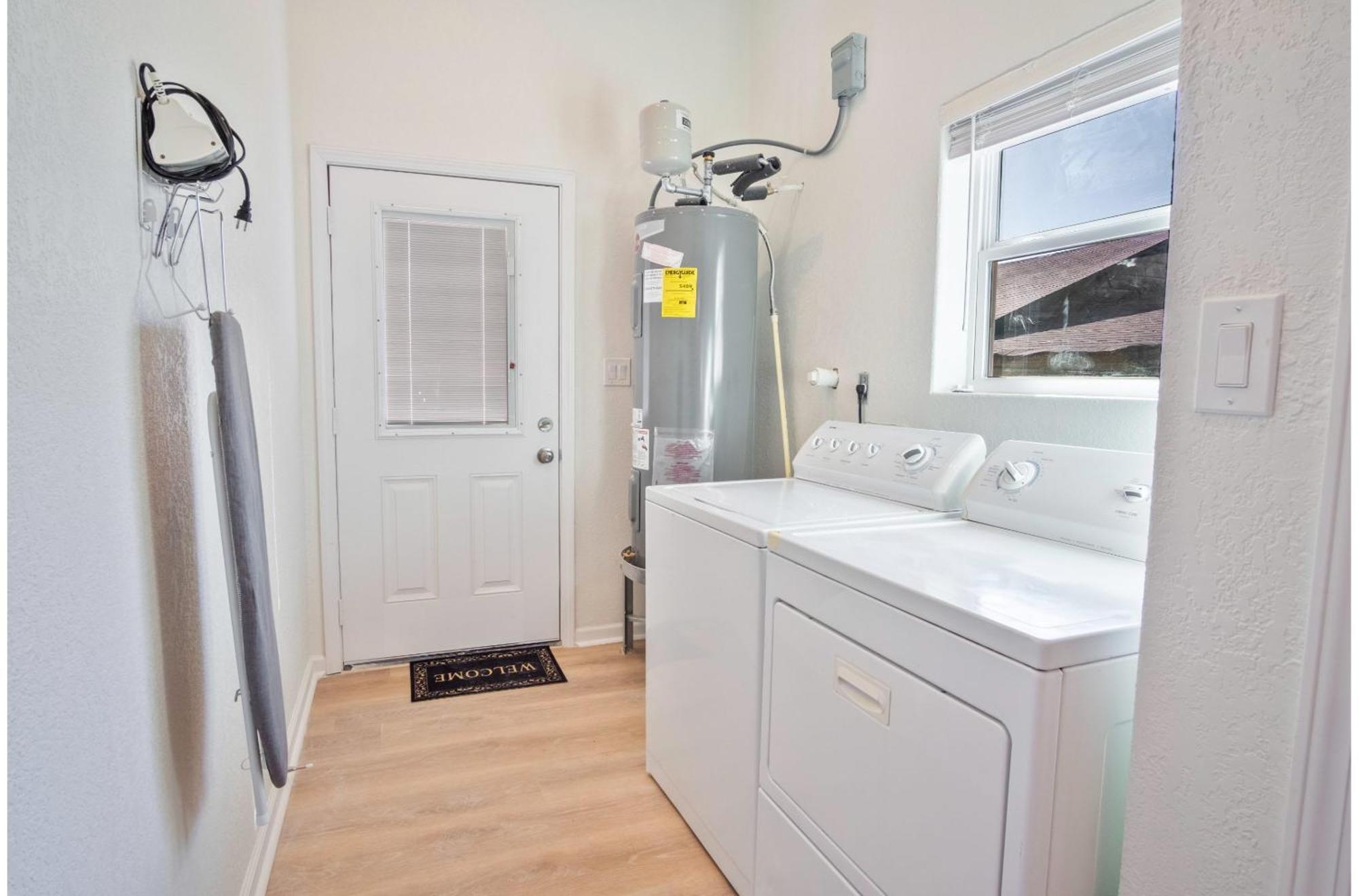 Stylish 3br2ba Urban Retreat Near Lively Downtown *